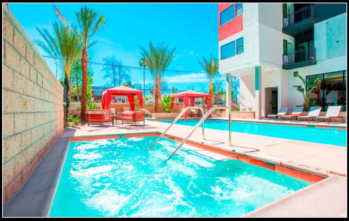 A-Class Lavish 2 bed Apt in Woodland Hills CA