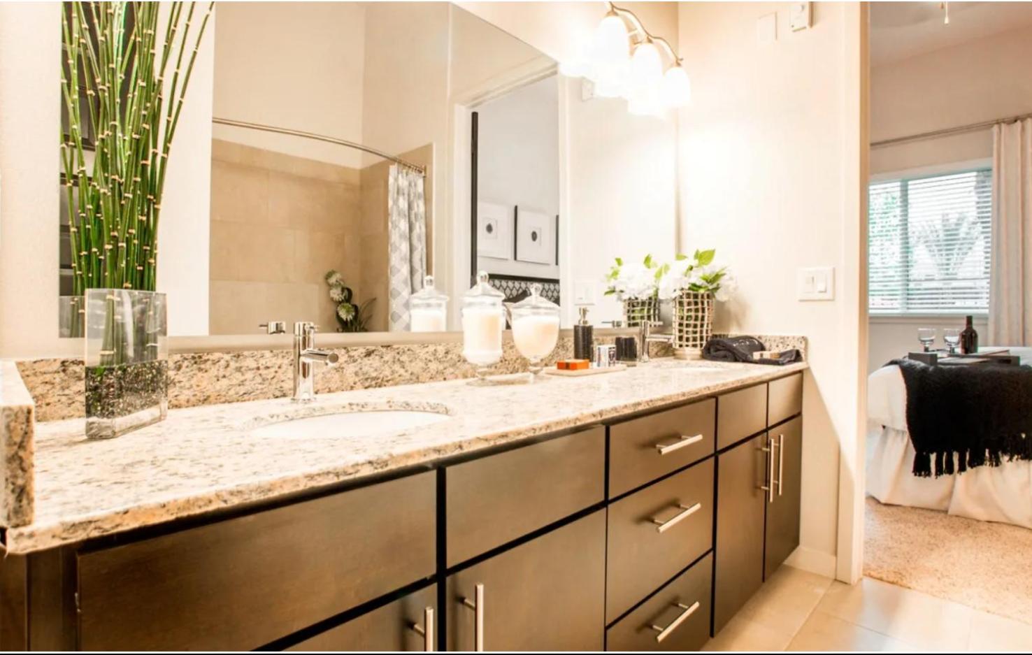 A-Class Lavish 2 bed Apt in Woodland Hills CA