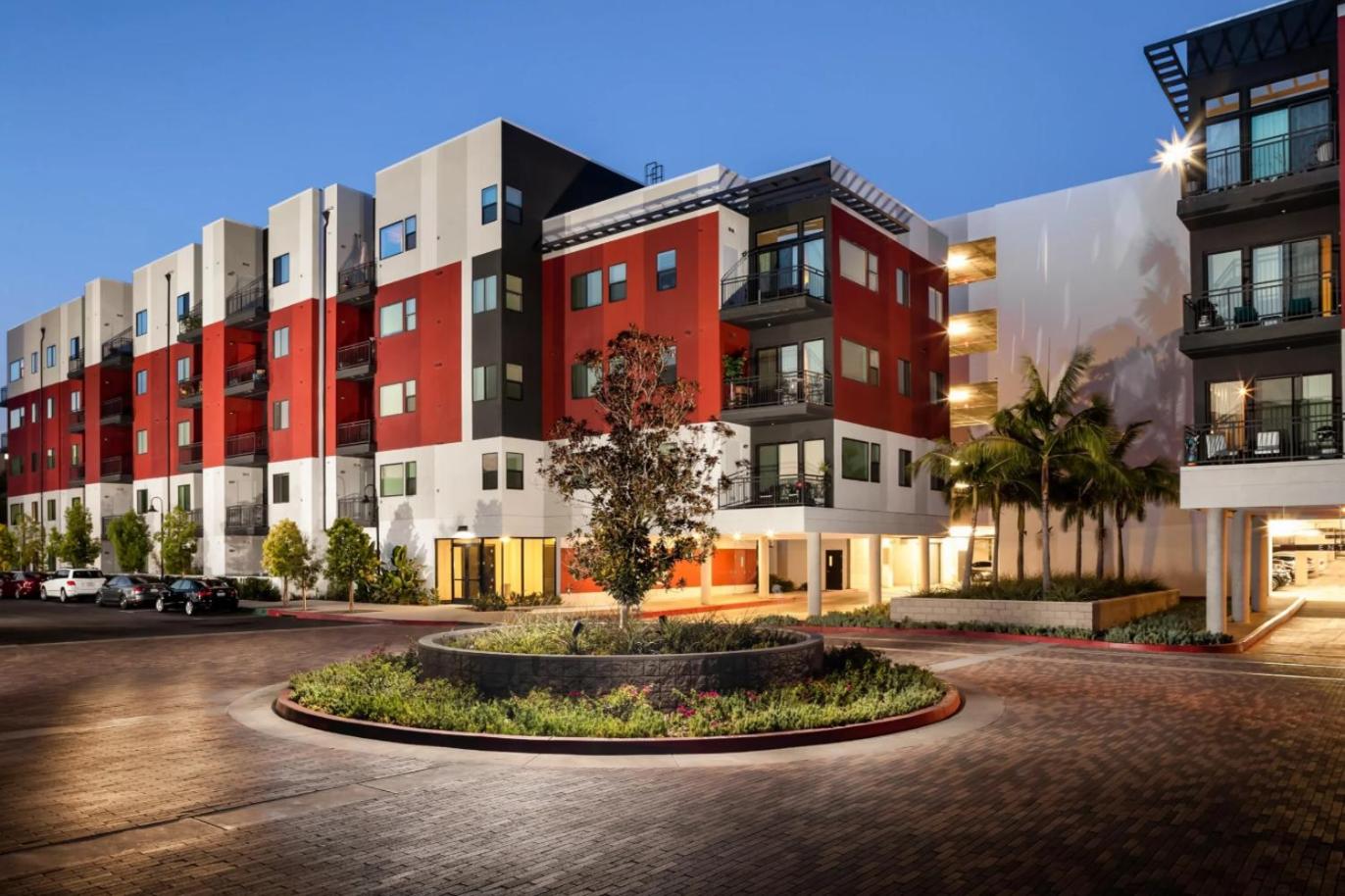 A-Class Lavish 2 bed Apt in Woodland Hills CA