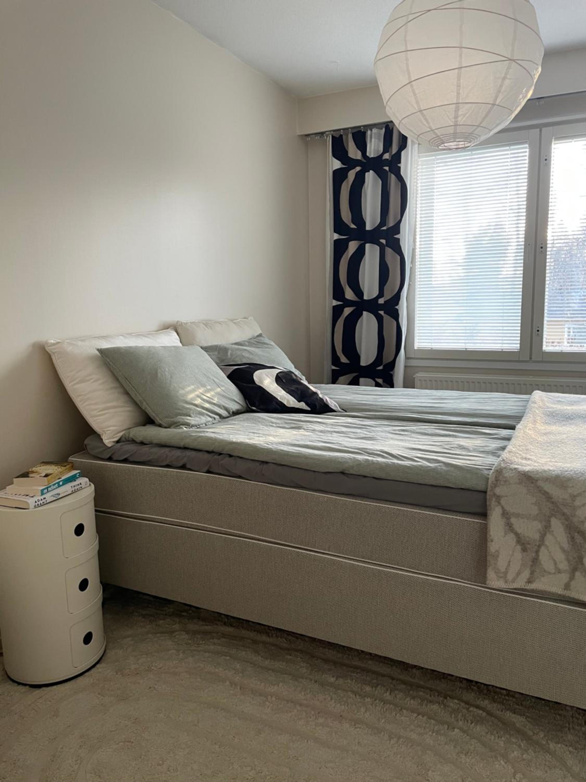 Spacious Family Home with sauna & Free parking near SCV