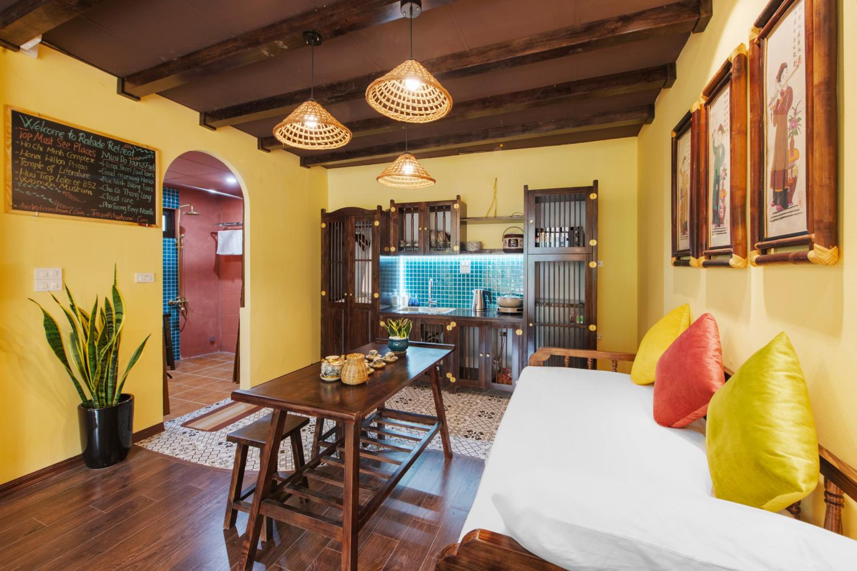 Old Quarter Lux Boutique Train View Studio Retreat