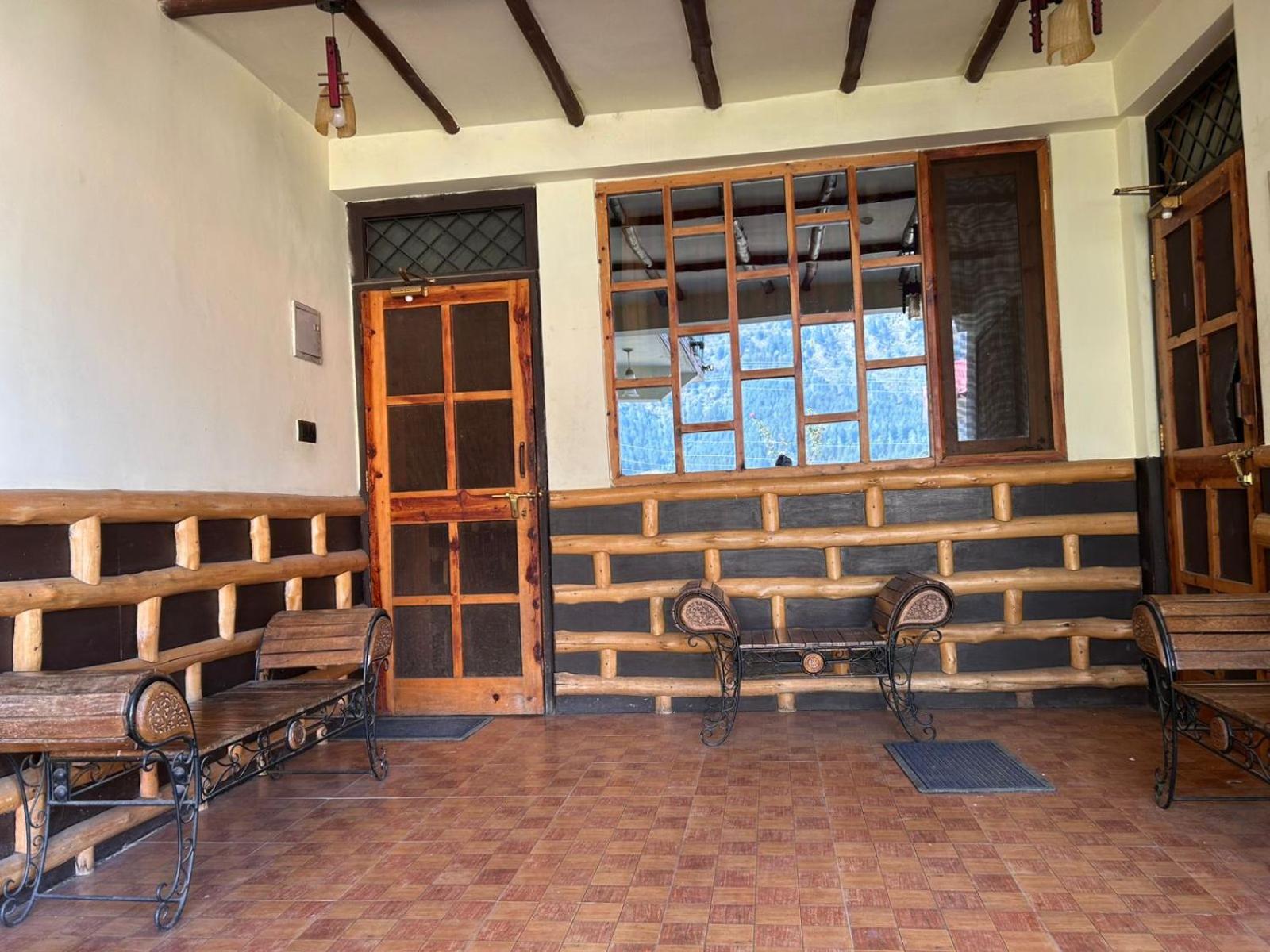 Lobby & Reception