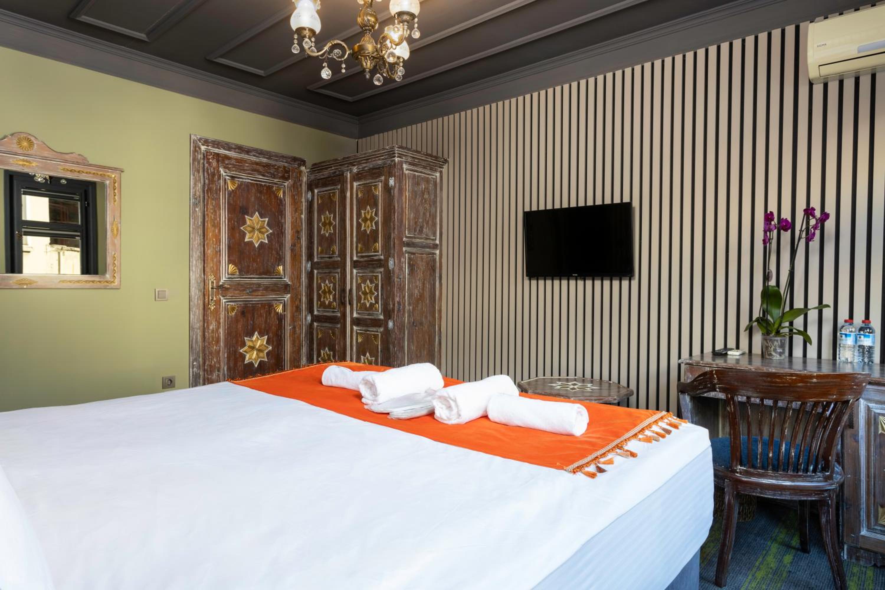 Wonder Wood Hotel - Image 3