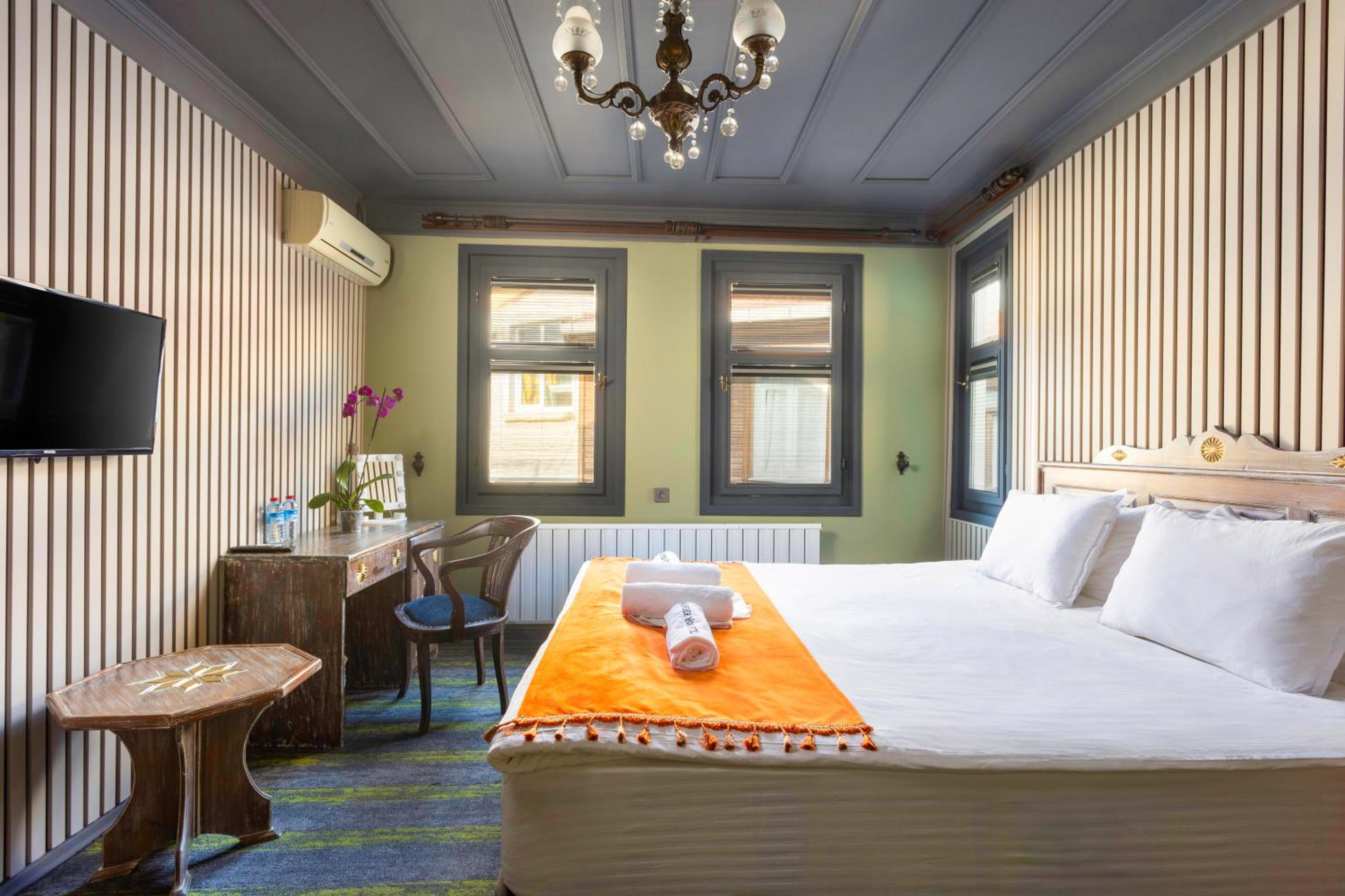 Wonder Wood Hotel - Image 4