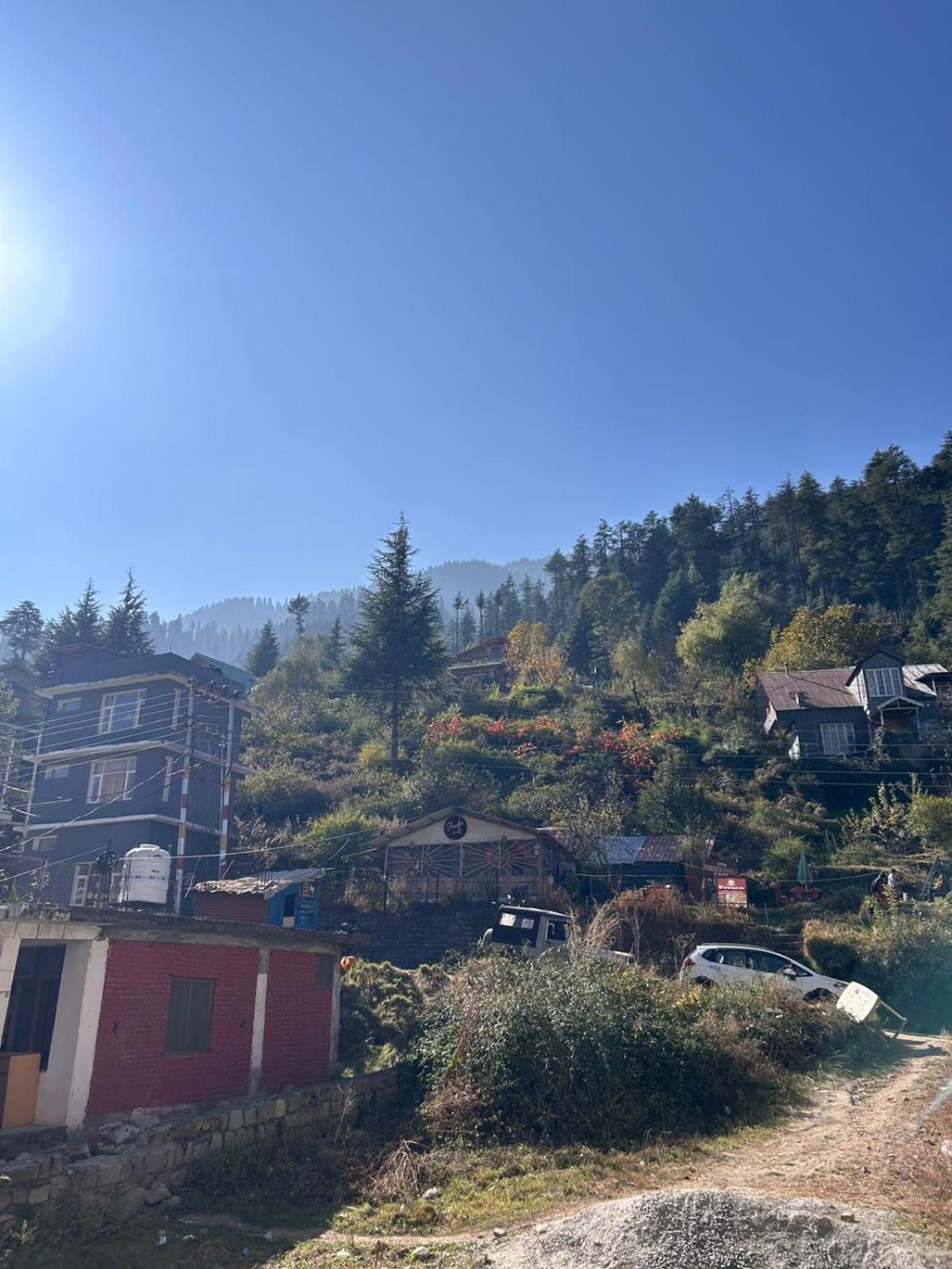 Tosh Roayl Inn & Cafe view 5