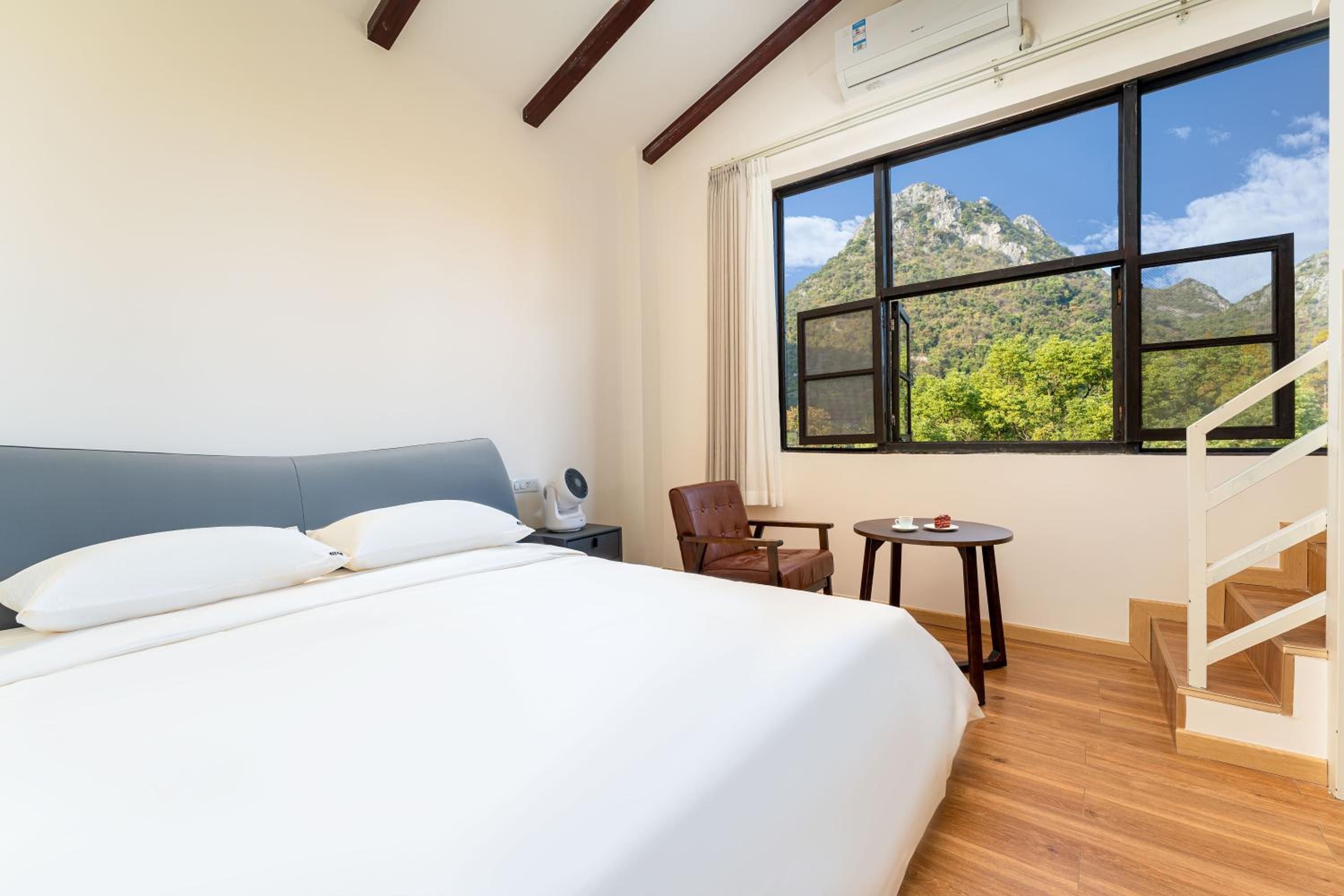 Guilin Camphor Country House Free pick-up service at train station for two nights