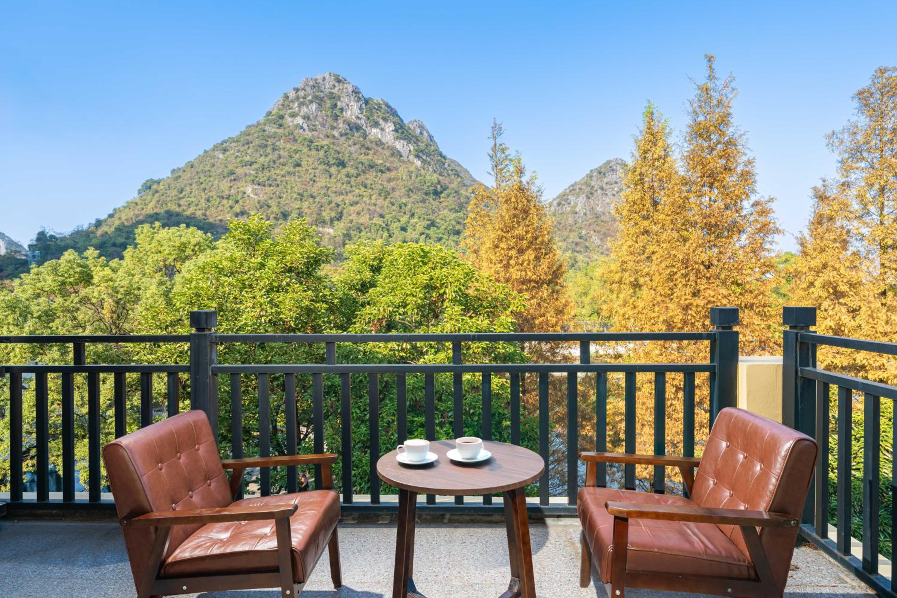 Guilin Camphor Country House Free pick-up service at train station for two nights
