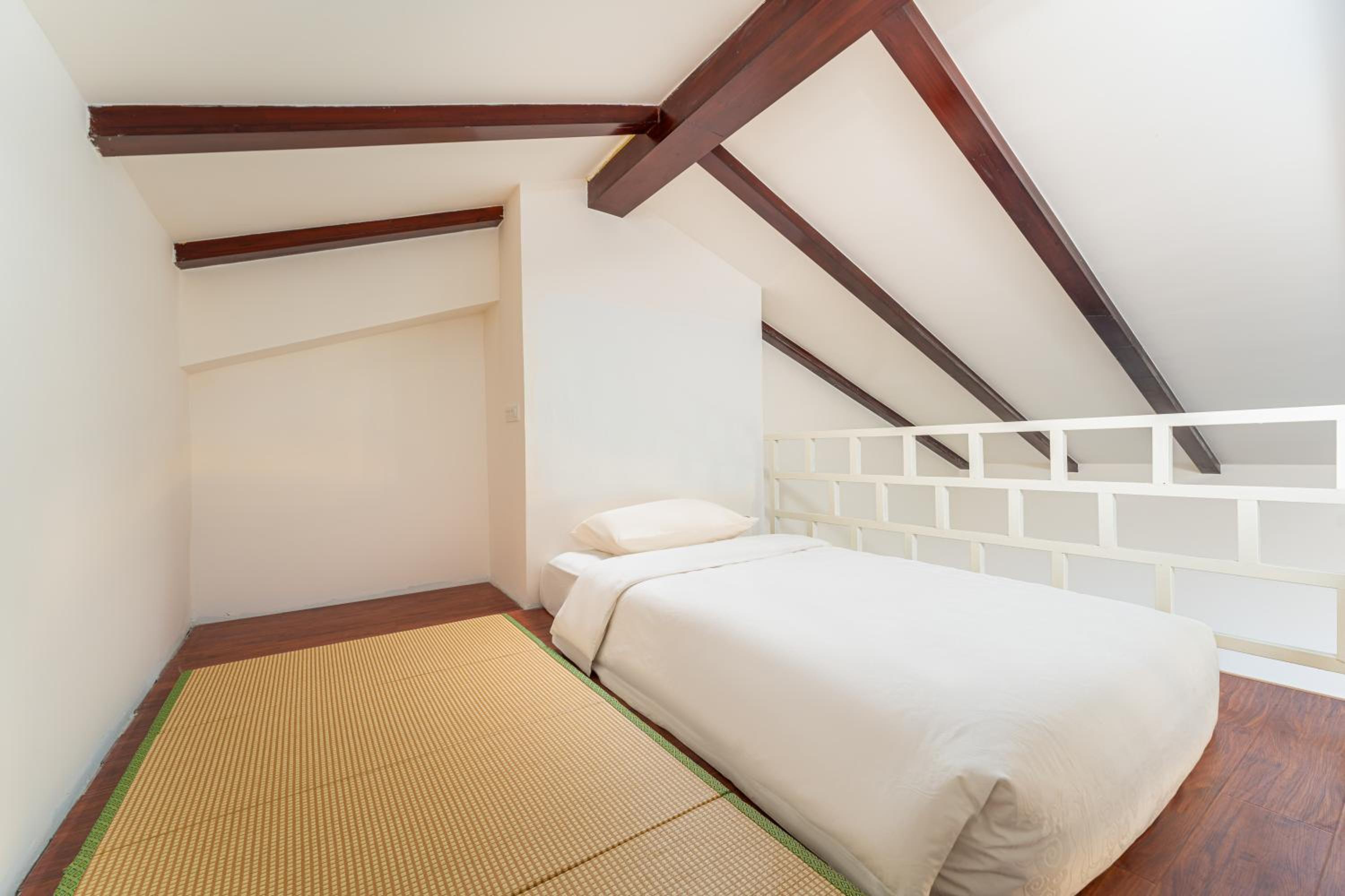Guilin Camphor Country House Free pick-up service at train station for two nights