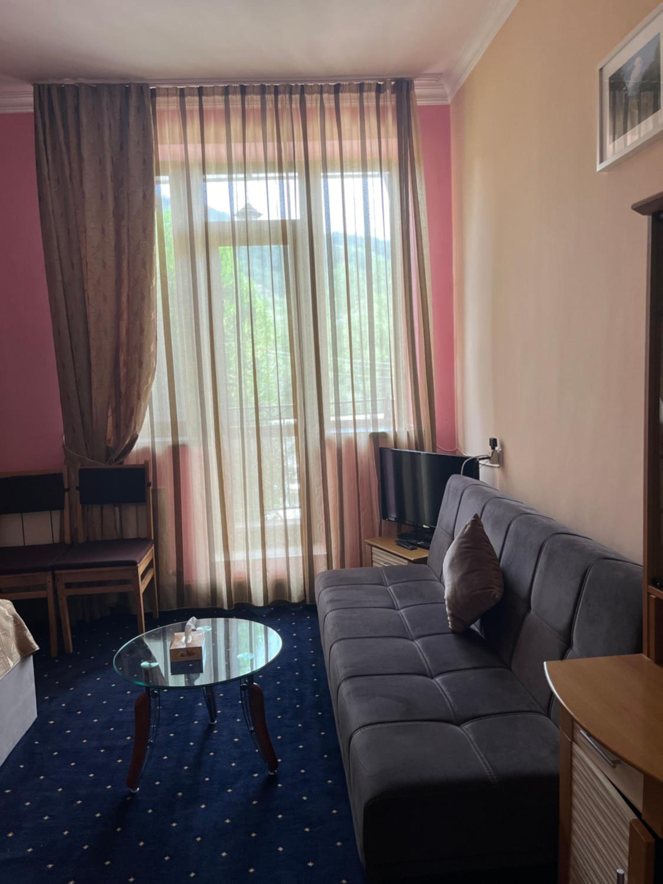 GreenWood Hotel