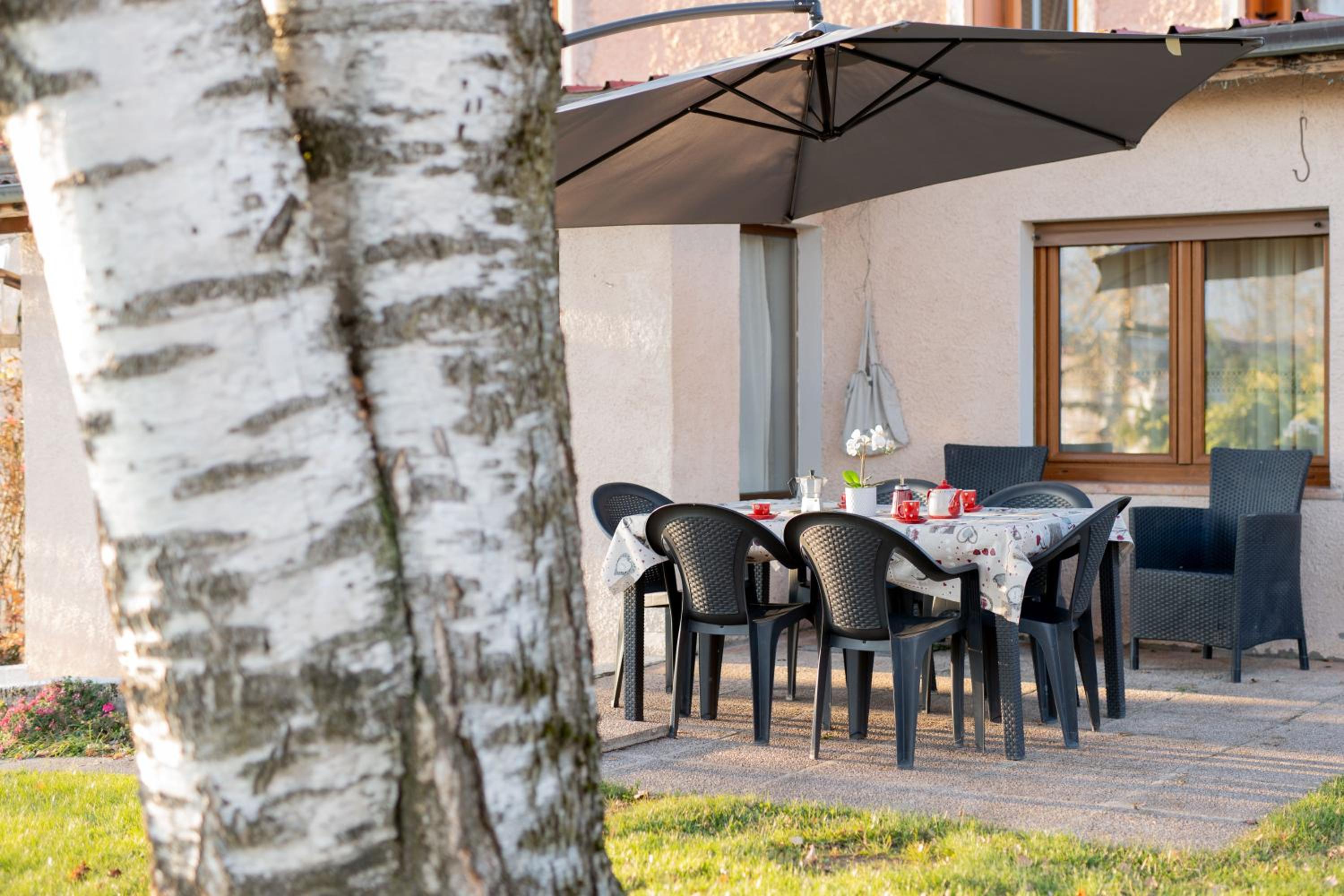 Lhousing -Giardino con BBQ e Garage