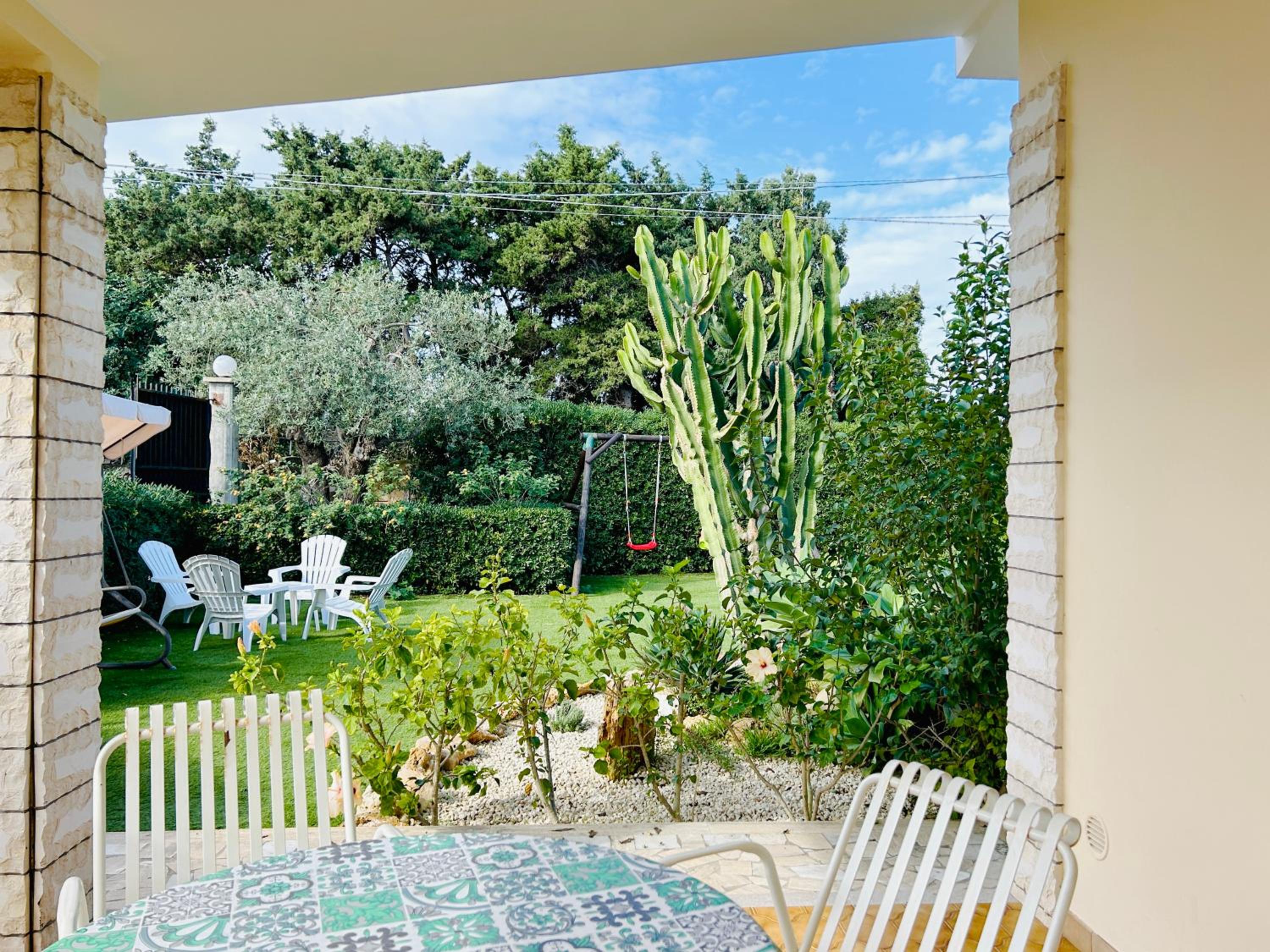 Garden Paradise near the sandy beach, parking & wifi view 3