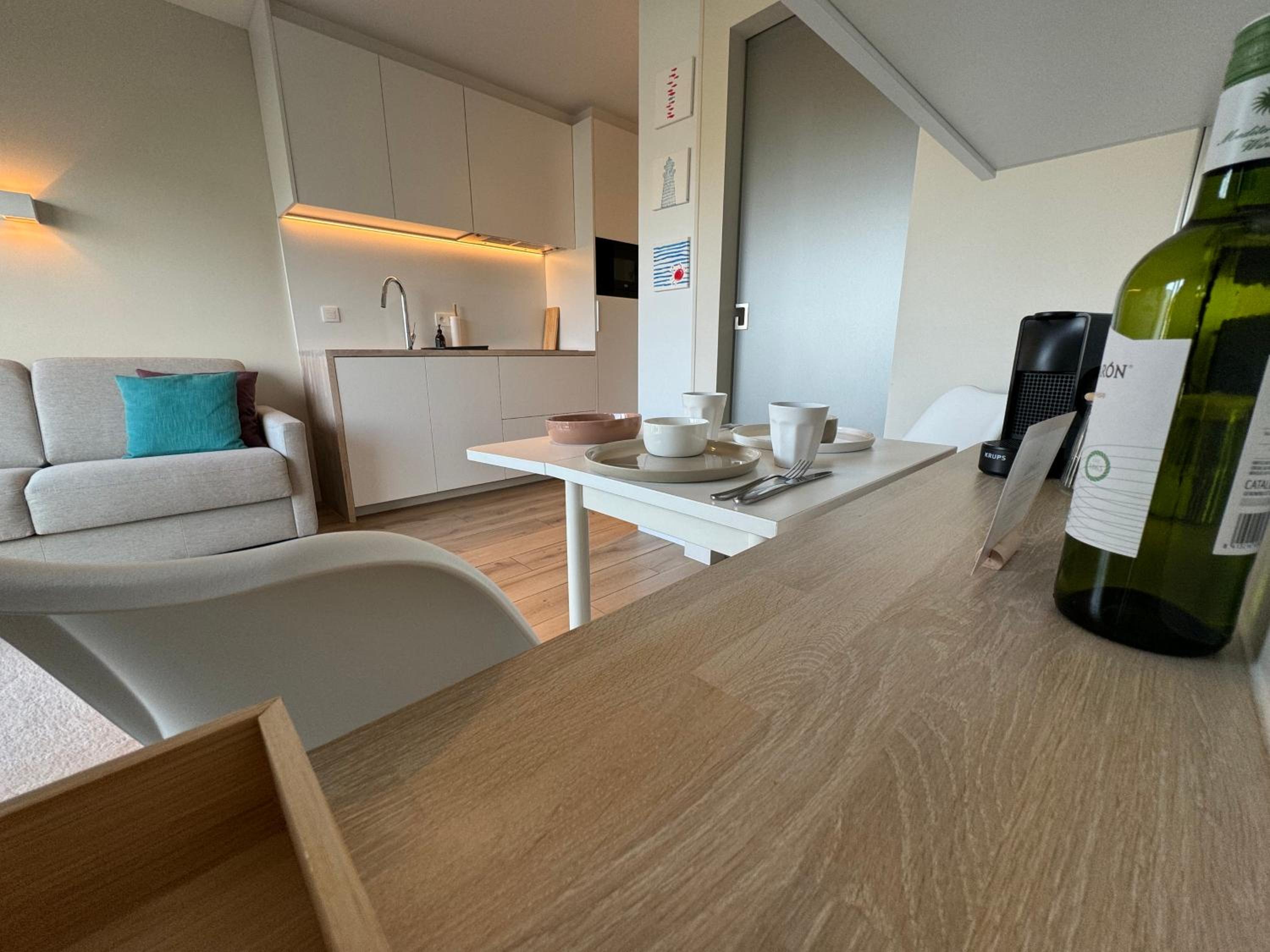 ZeeNest - Stijlvolle studio met terras nabij de zee