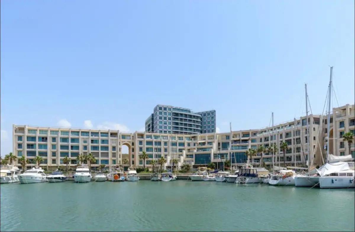 Hertselia Port Dream