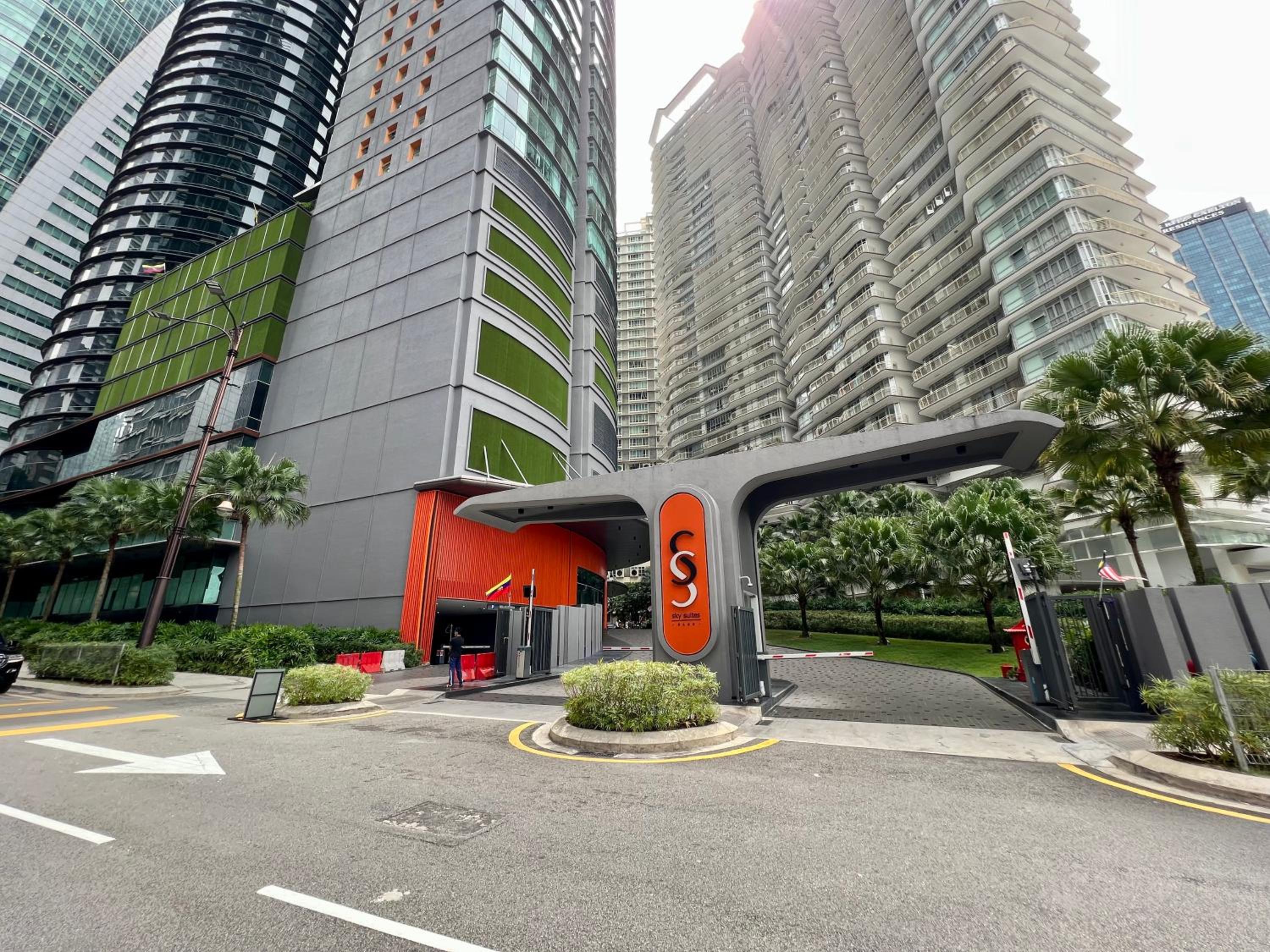 Sky Suites Upper 3BR Suite at KLCC