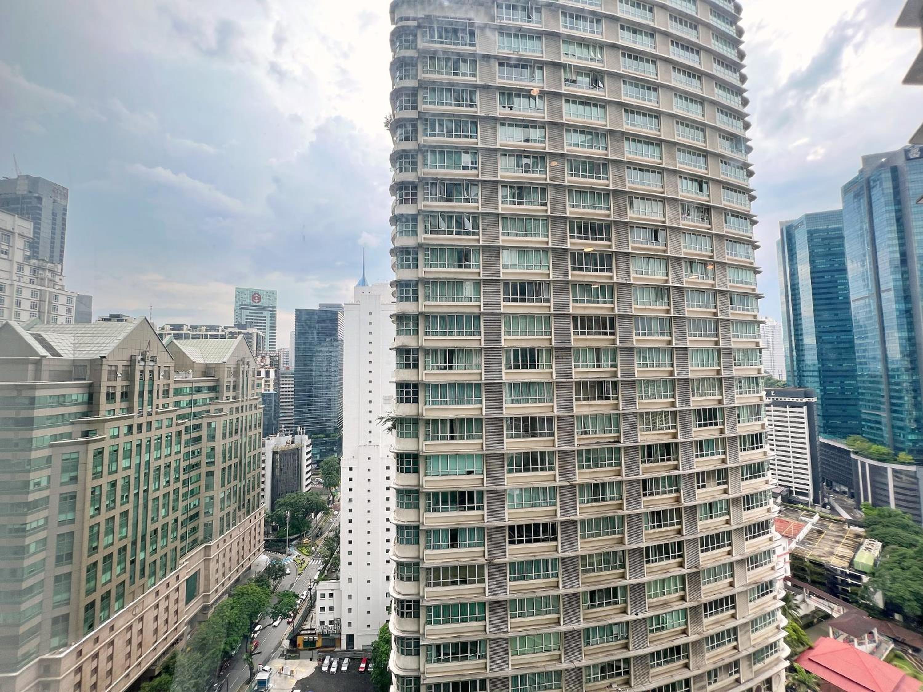 Sky Suites Modern 3BR Family Suite at KLCC
