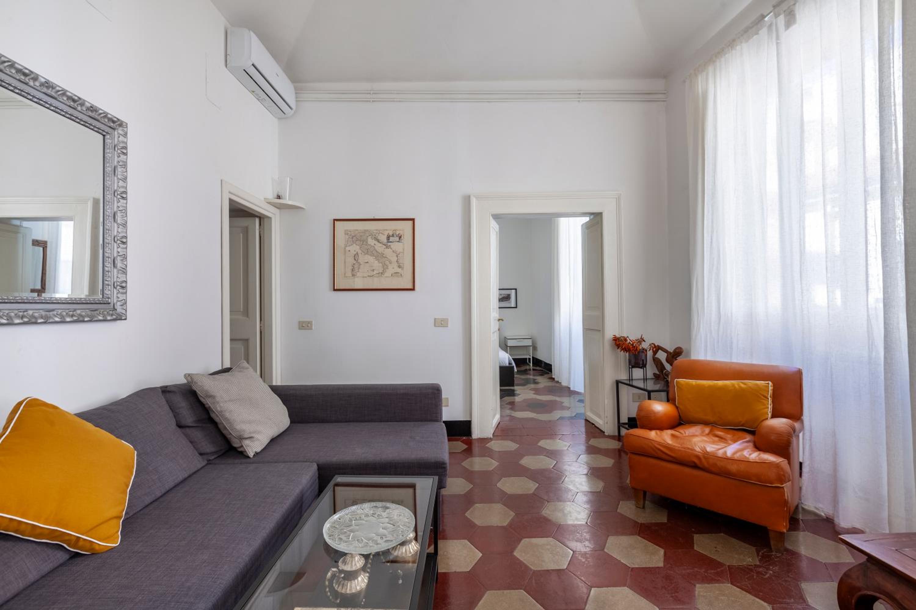 Spanish Steps Charming Apartment