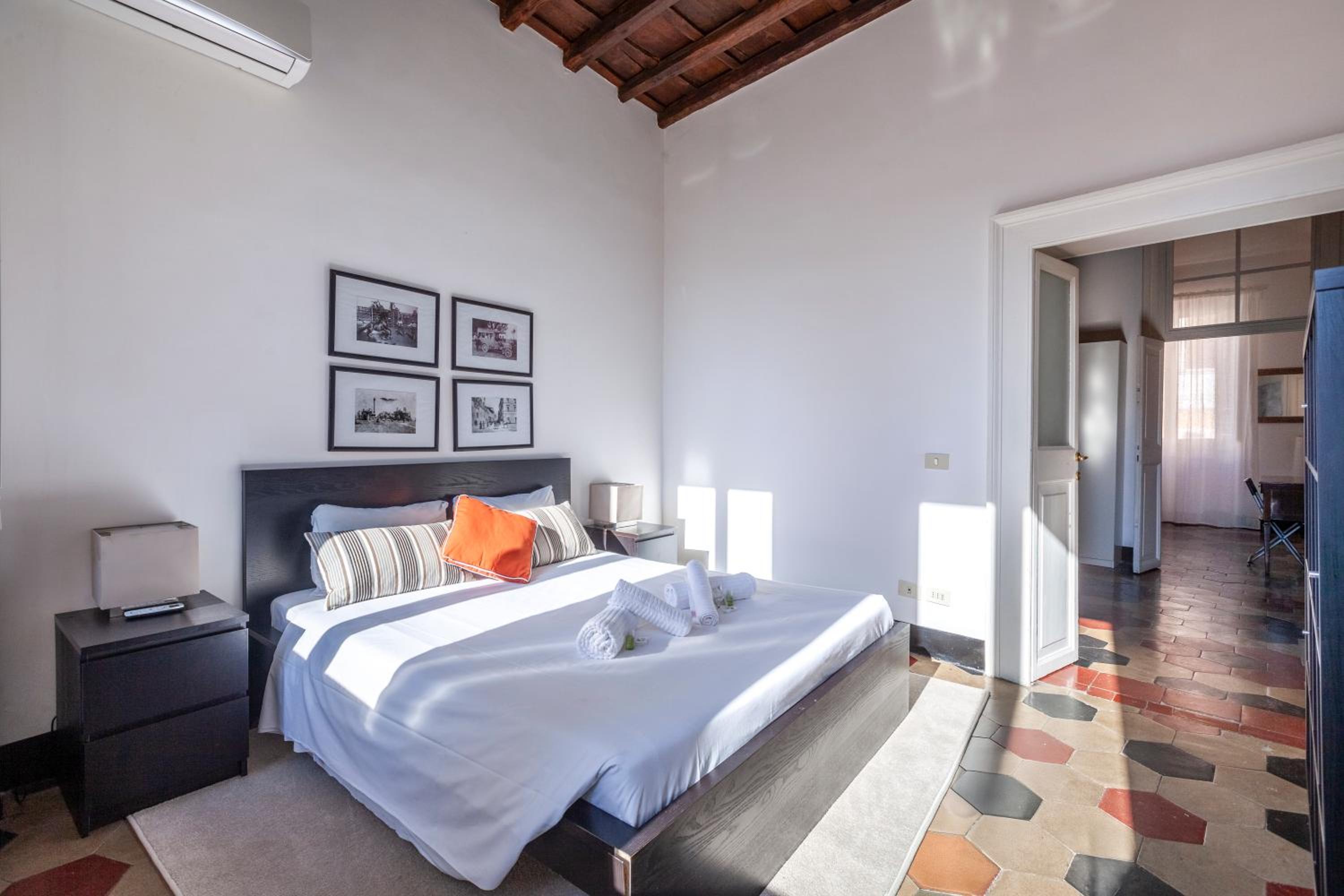 Spanish Steps Charming Apartment