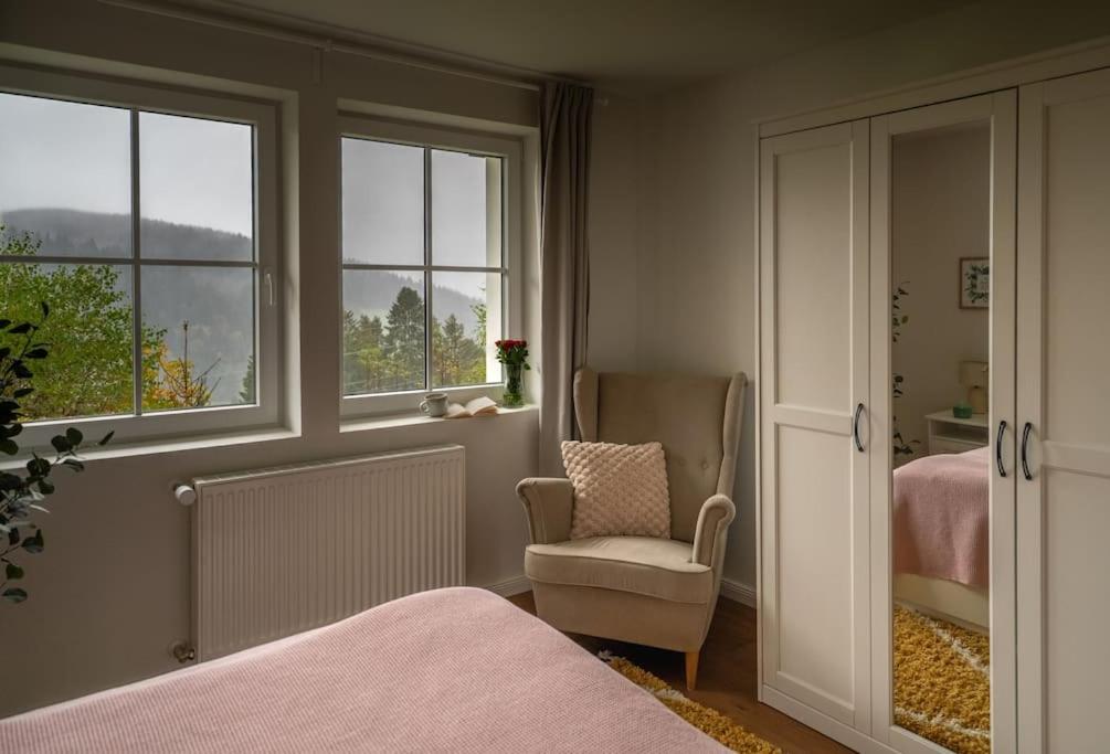 Exklusives Ferienhaus am Waldrand mit Whirlpool und Sauna