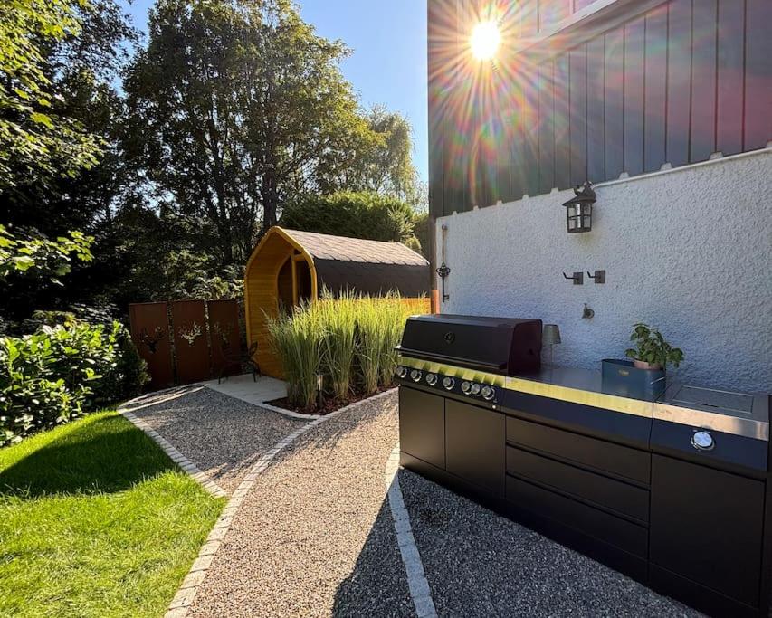 Exklusives Ferienhaus am Waldrand mit Whirlpool und Sauna
