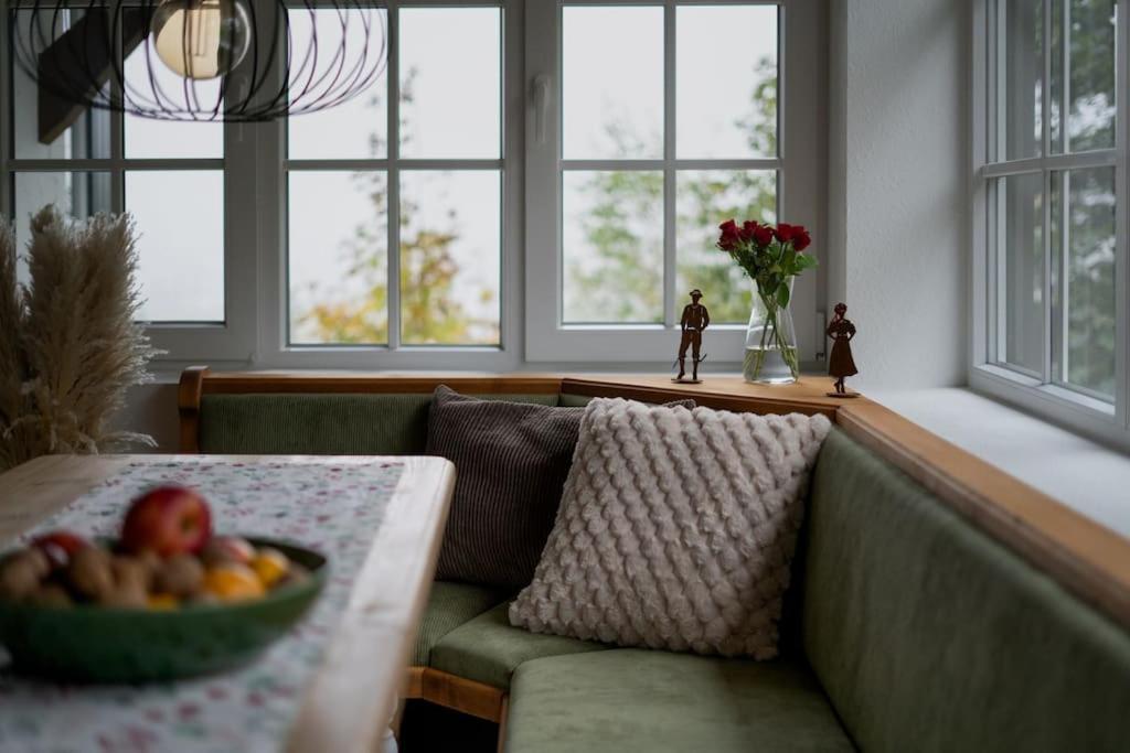 Exklusives Ferienhaus am Waldrand mit Whirlpool und Sauna