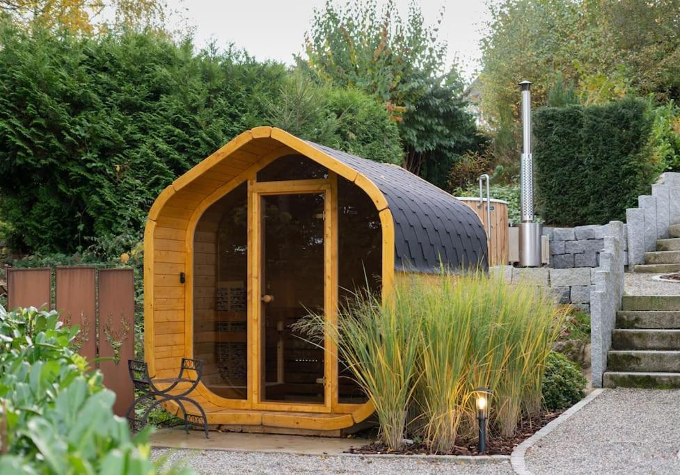Exklusives Ferienhaus am Waldrand mit Whirlpool und Sauna