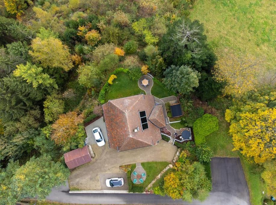 Exklusives Ferienhaus am Waldrand mit Whirlpool und Sauna