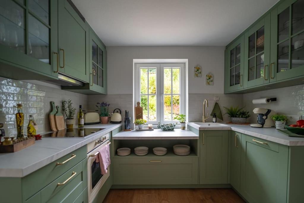 Exklusives Ferienhaus am Waldrand mit Whirlpool und Sauna