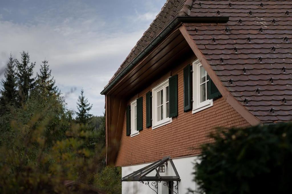 Exklusives Ferienhaus am Waldrand mit Whirlpool und Sauna