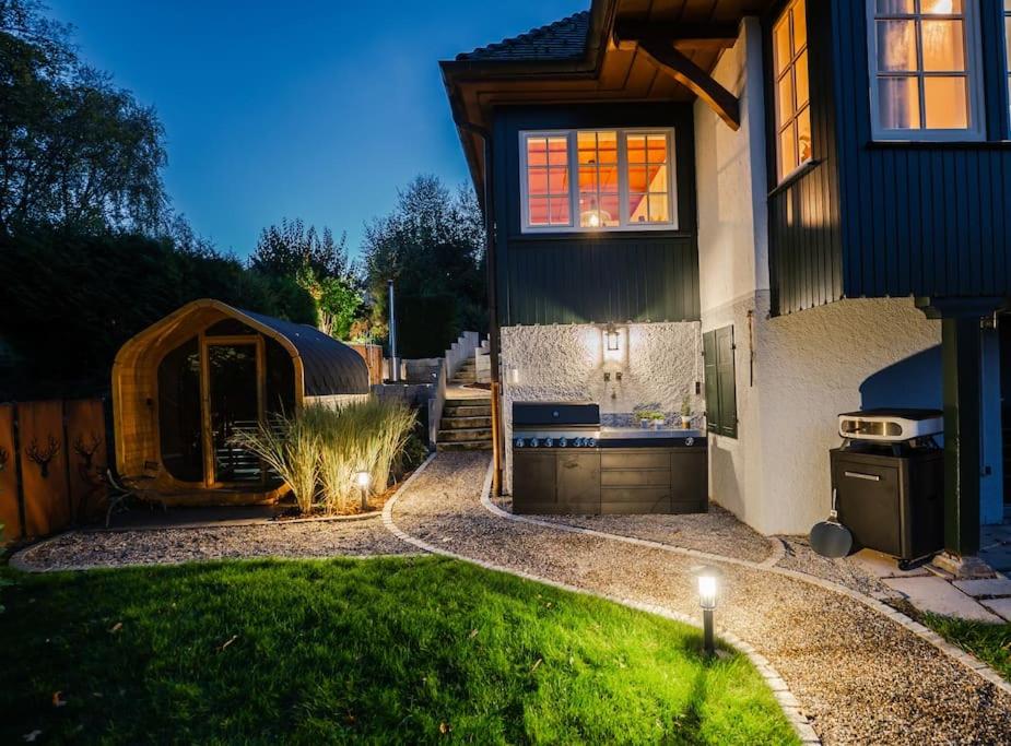 Exklusives Ferienhaus am Waldrand mit Whirlpool und Sauna