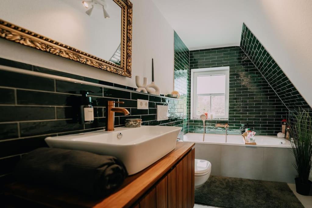 Exklusives Ferienhaus am Waldrand mit Whirlpool und Sauna