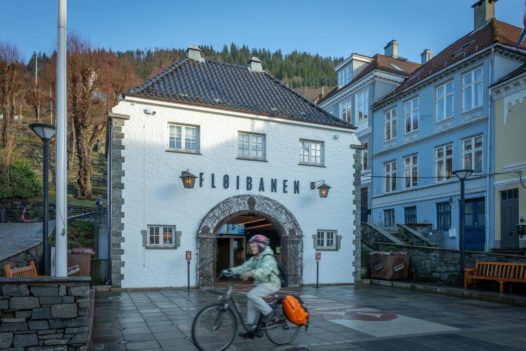 Central and Historic 2BR - 300m to Bryggen view 4