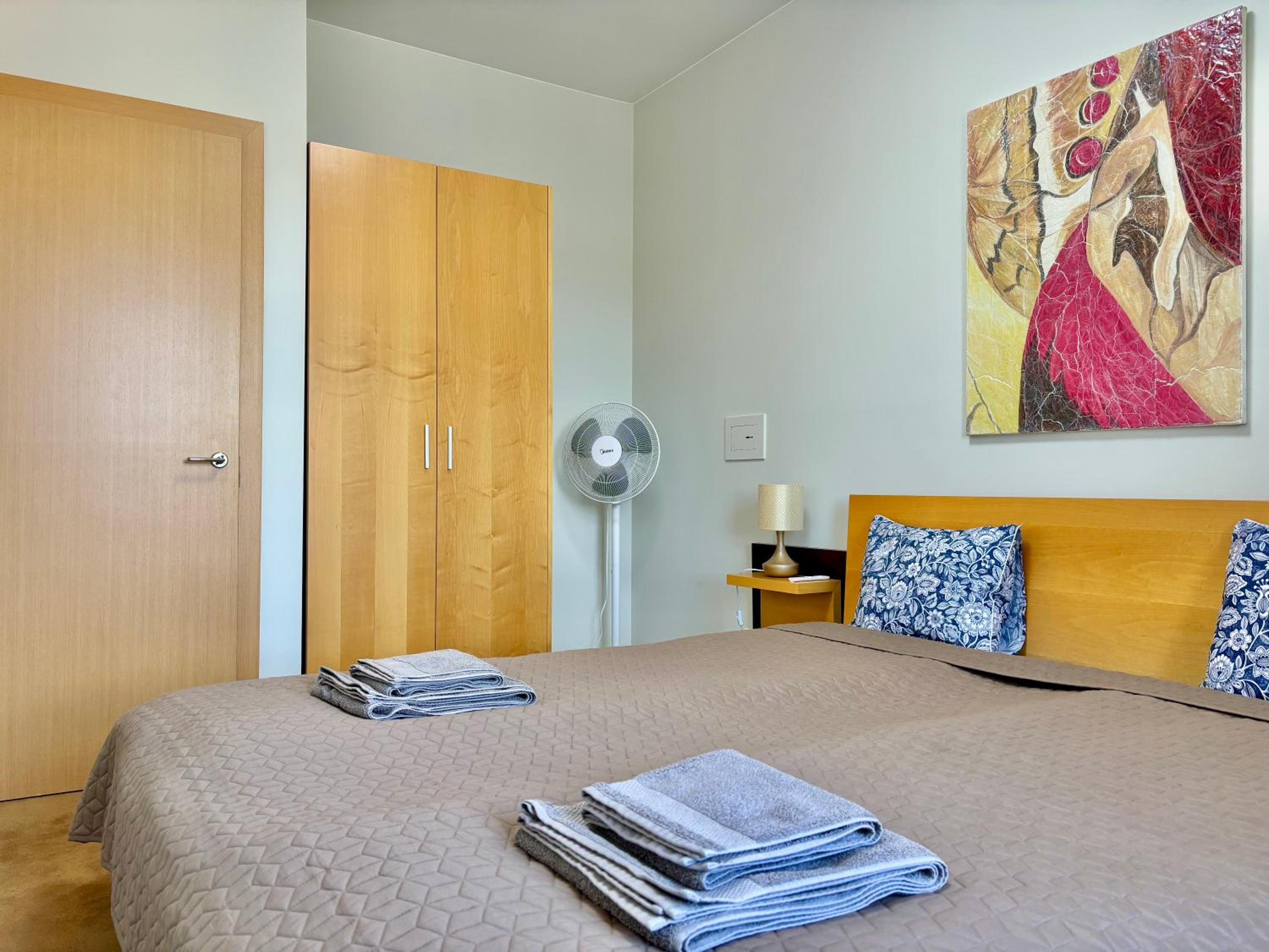 Barbacan Apartments - Old Town Center, Panoramic View & Parking view 3