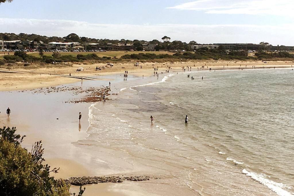Family Unit 500m from Beach