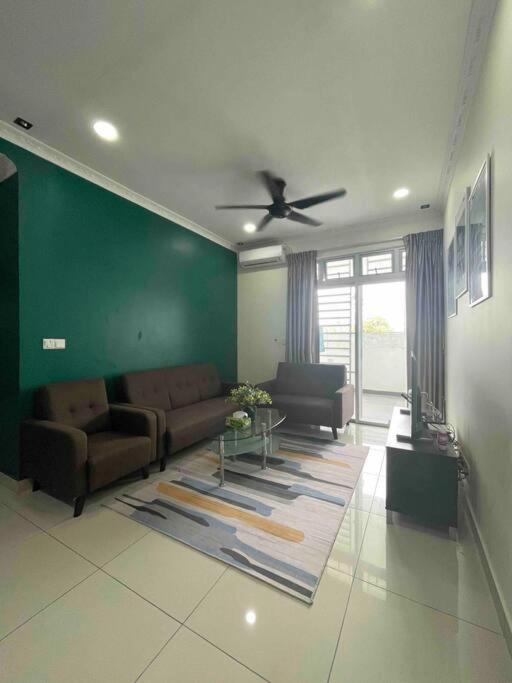 Near MMHE - Fully aircond - Seaview at Meridin Bayvue photo 8