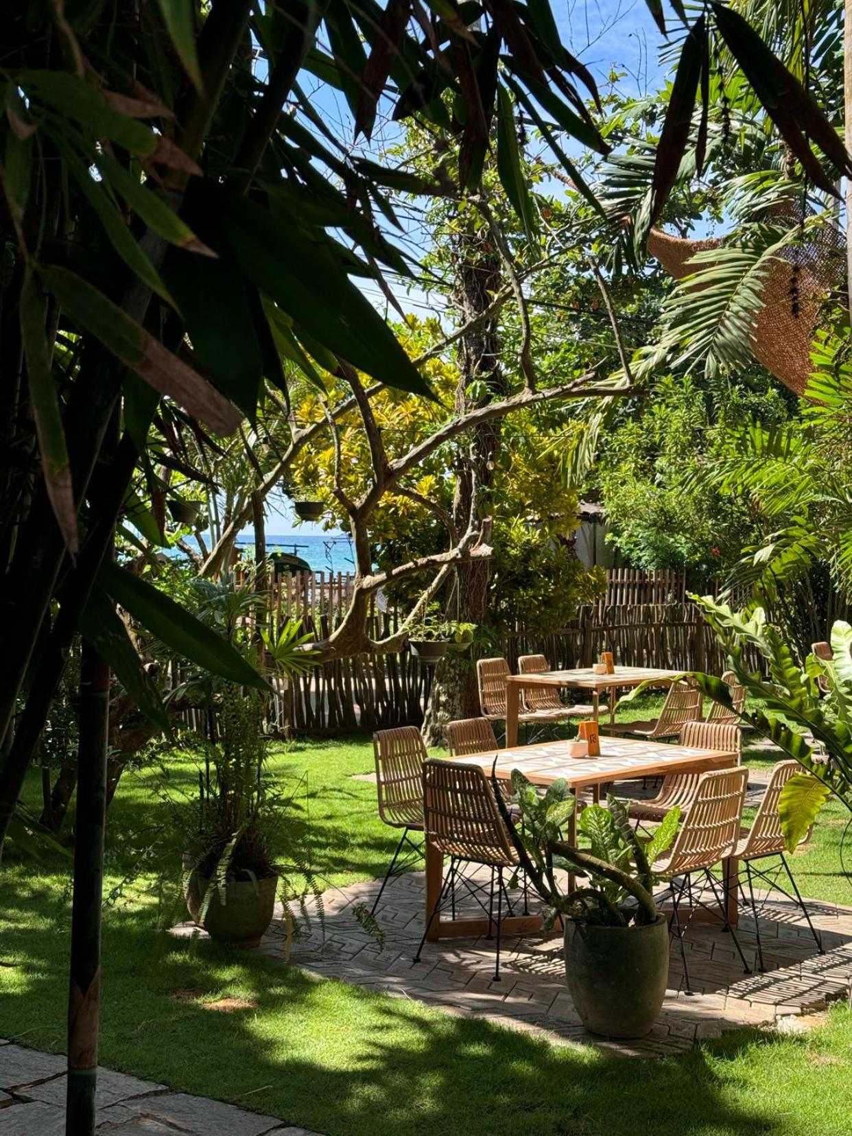 Hotel La Luna Hiriketiya - Image 1