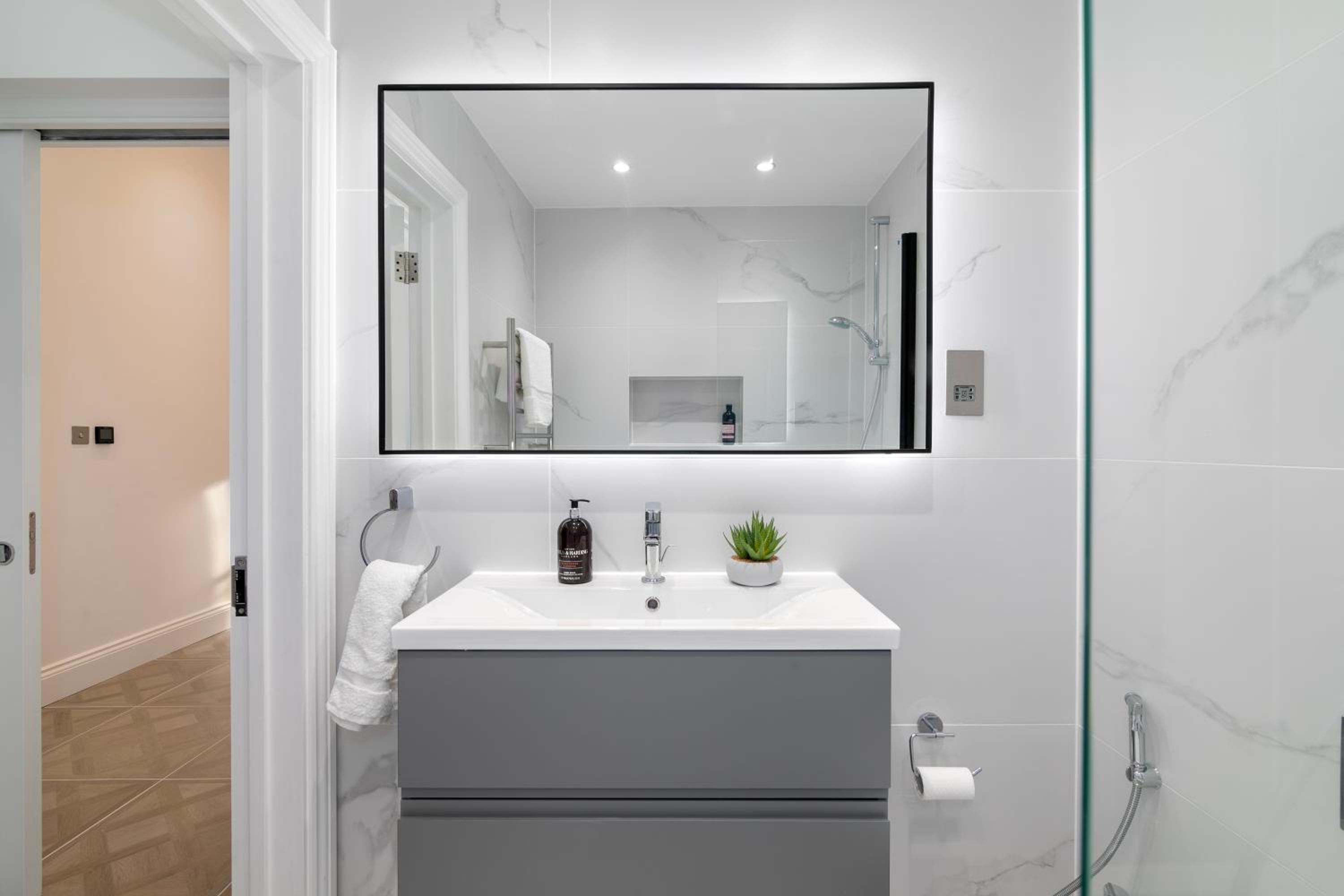 Modern 2 bed en-suite Chelsea