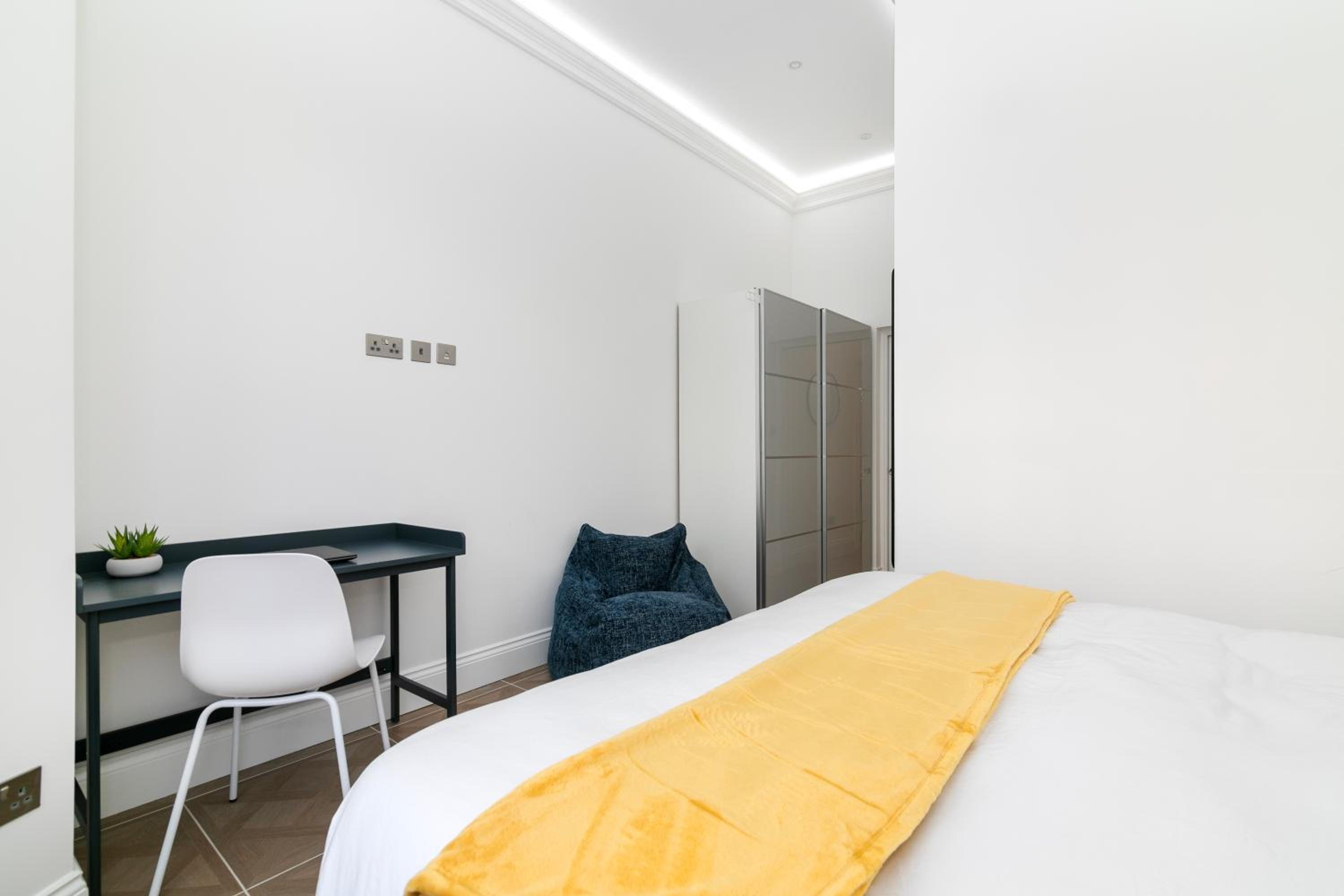 Modern 2 bed en-suite Chelsea