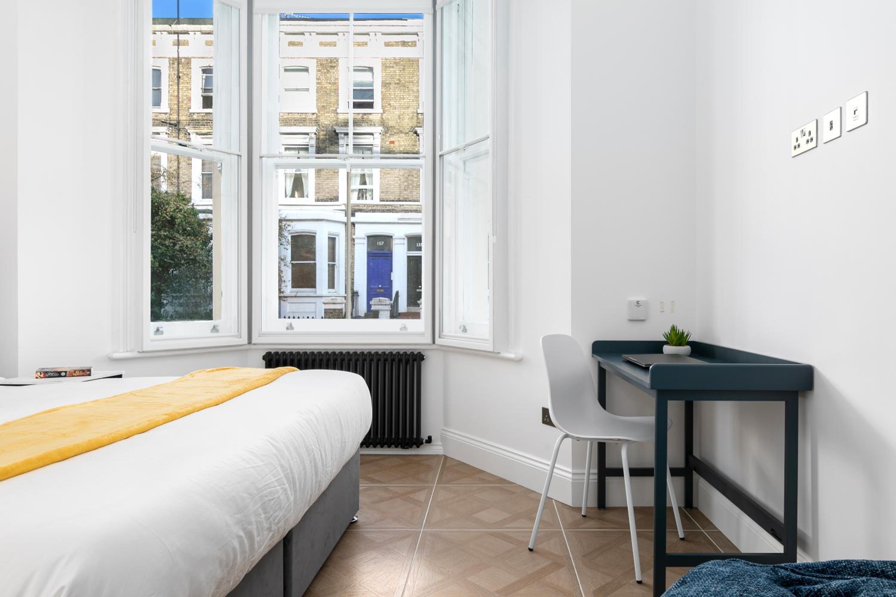 Modern 2 bed en-suite Chelsea