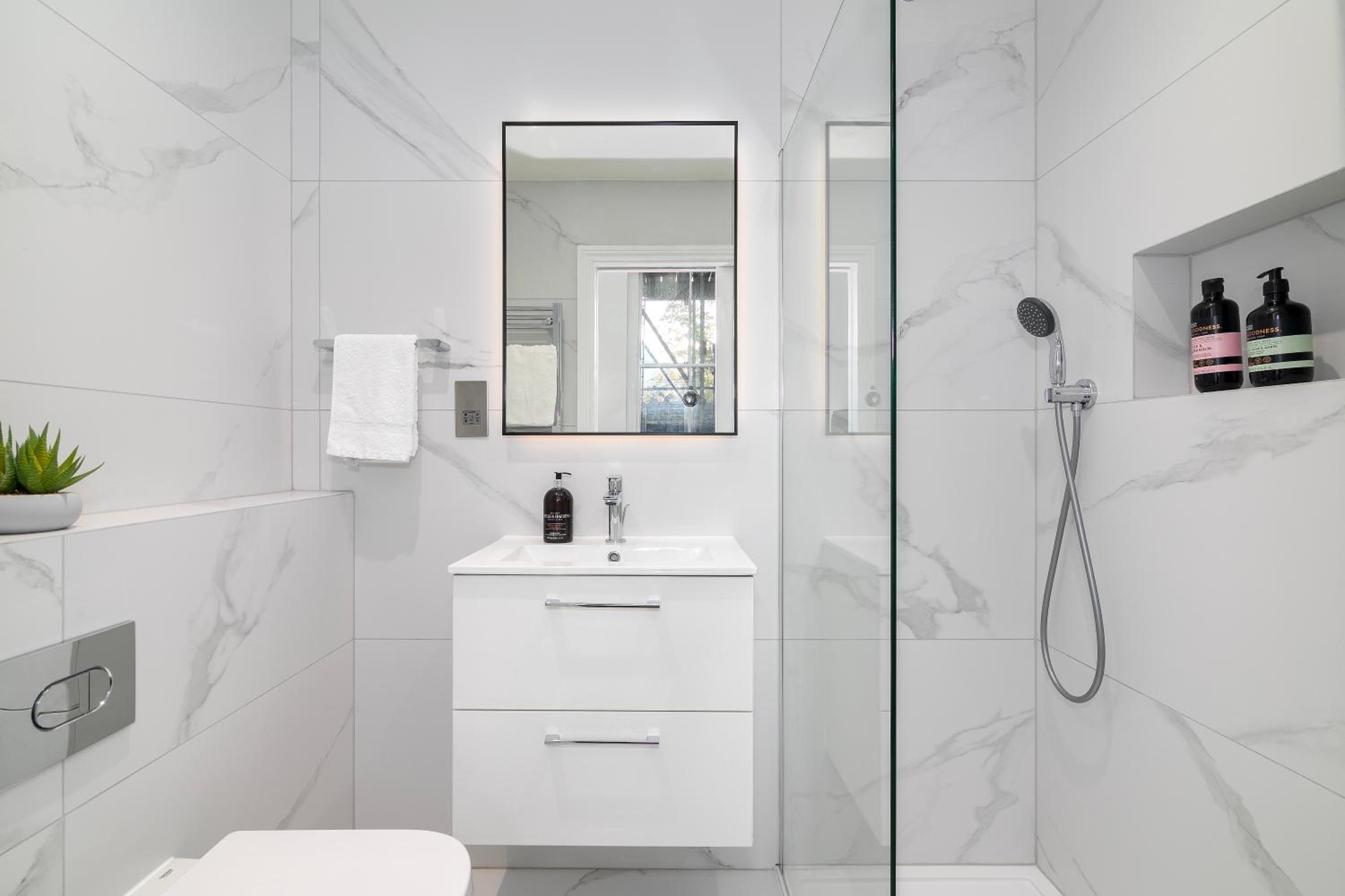 Modern 2 bed en-suite Chelsea