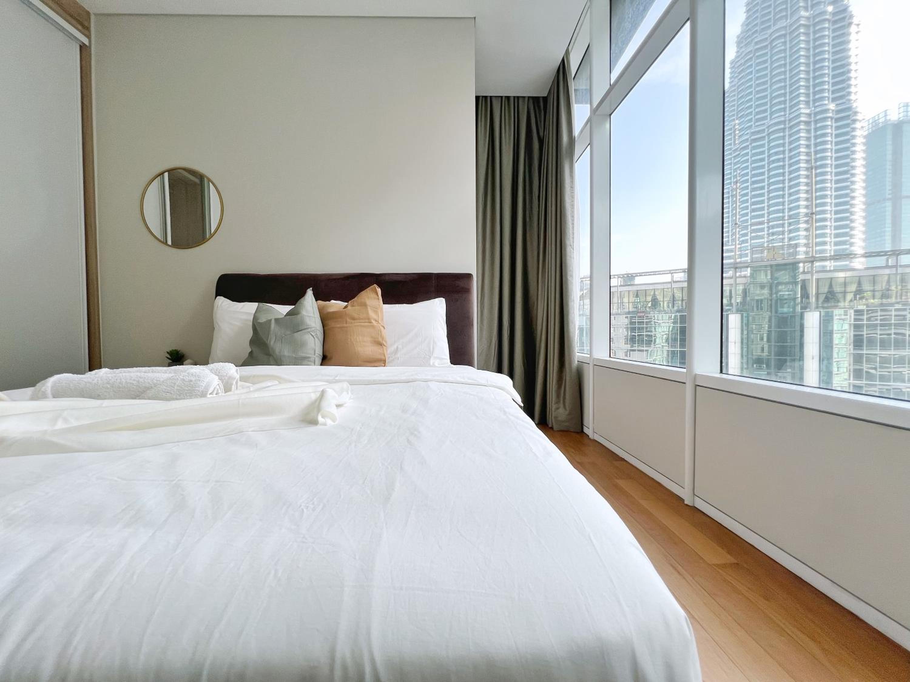 Sky Suites Unique 3BR Suite KLCC View