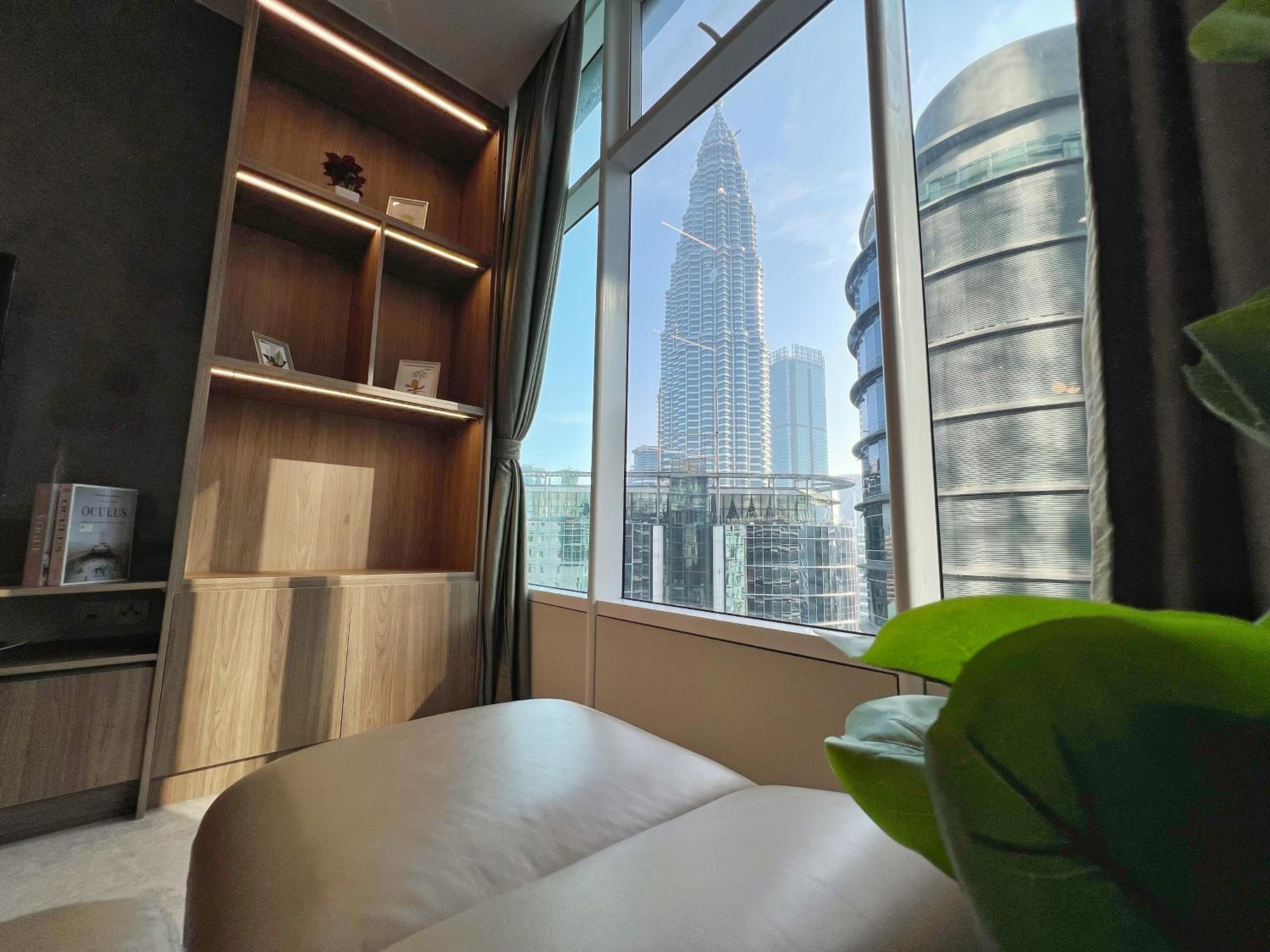 Sky Suites Unique 3BR Suite KLCC View