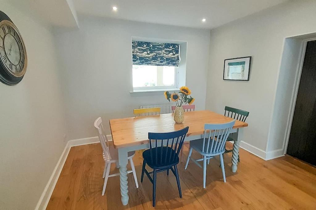 Lynton Vacations - Cosy coastal retreat lovingly refurbished - Property Image 3