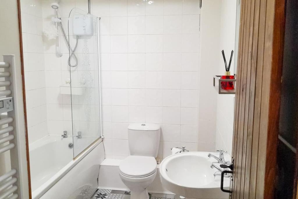 Lynton Vacations - Cosy coastal retreat lovingly refurbished - Property Image 12