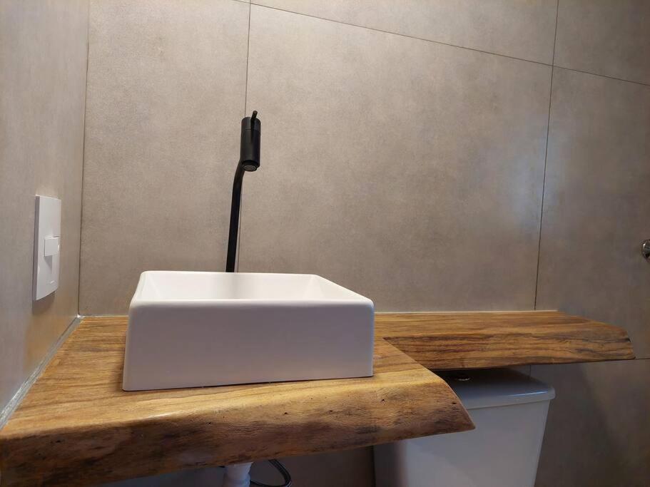 Elegante Studio - Garagem - Ao lado metrô