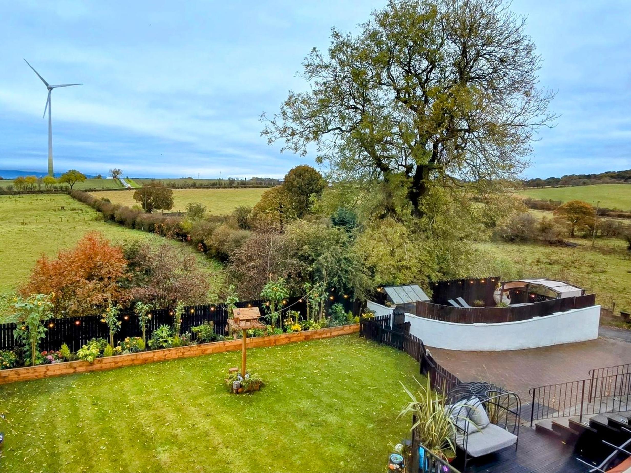 The Green Monkey Lux Suite at The Grumpy Schnauzer B&B Private Hot Tub, Gym, Breakfast, Stunning!, photo 15