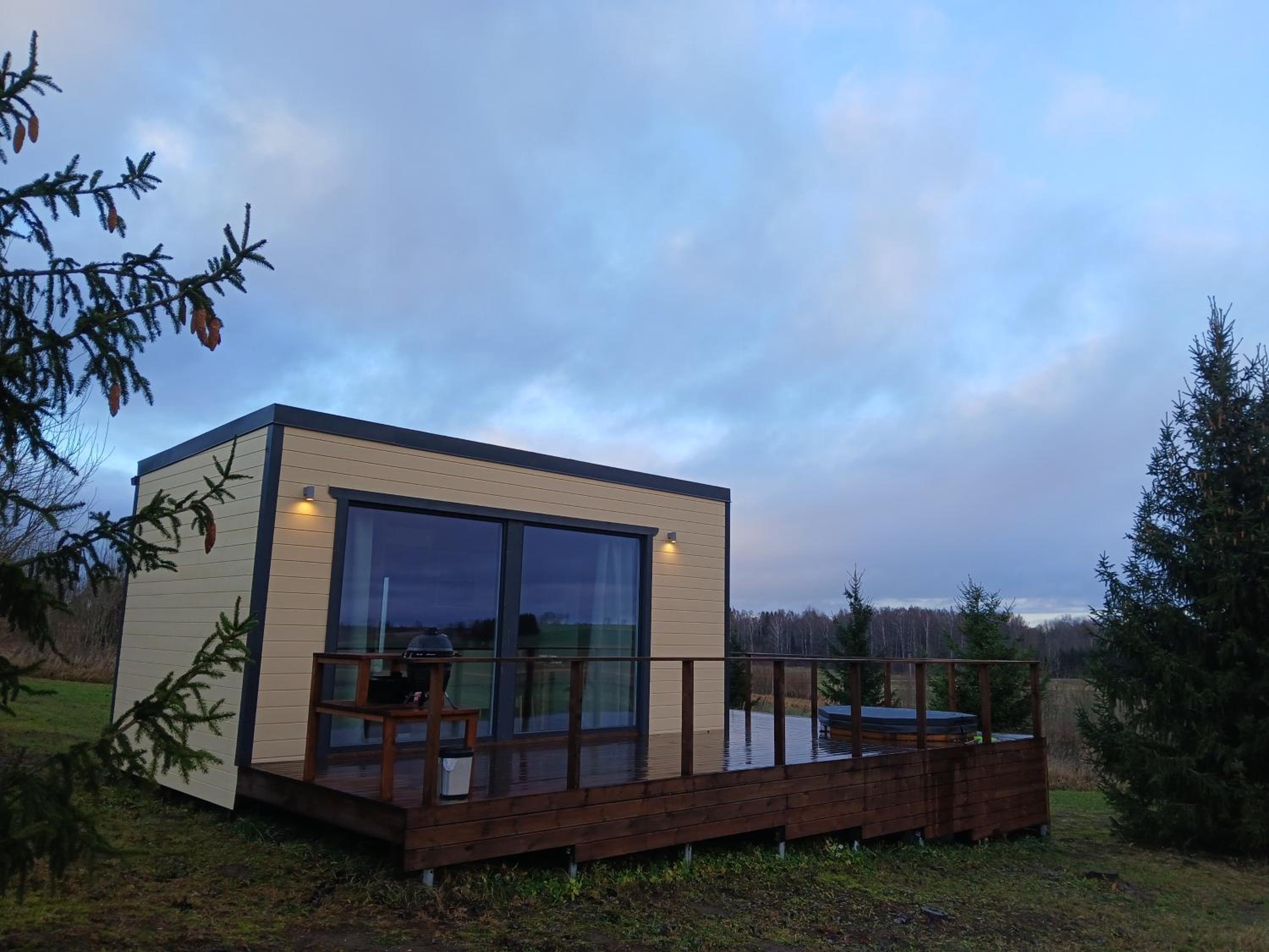 Raadivere Põllupeegel with Sauna