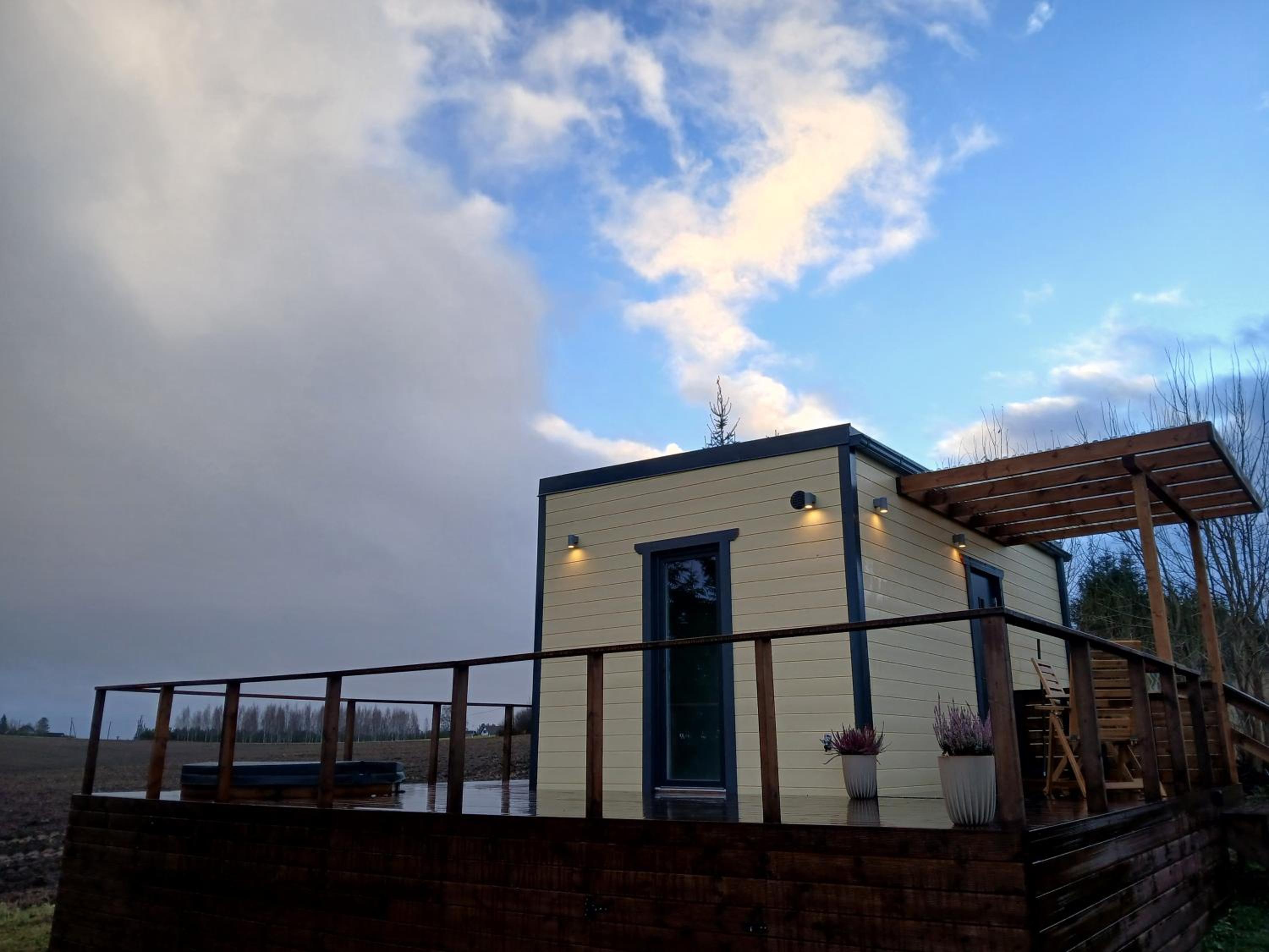 Raadivere Põllupeegel with Sauna