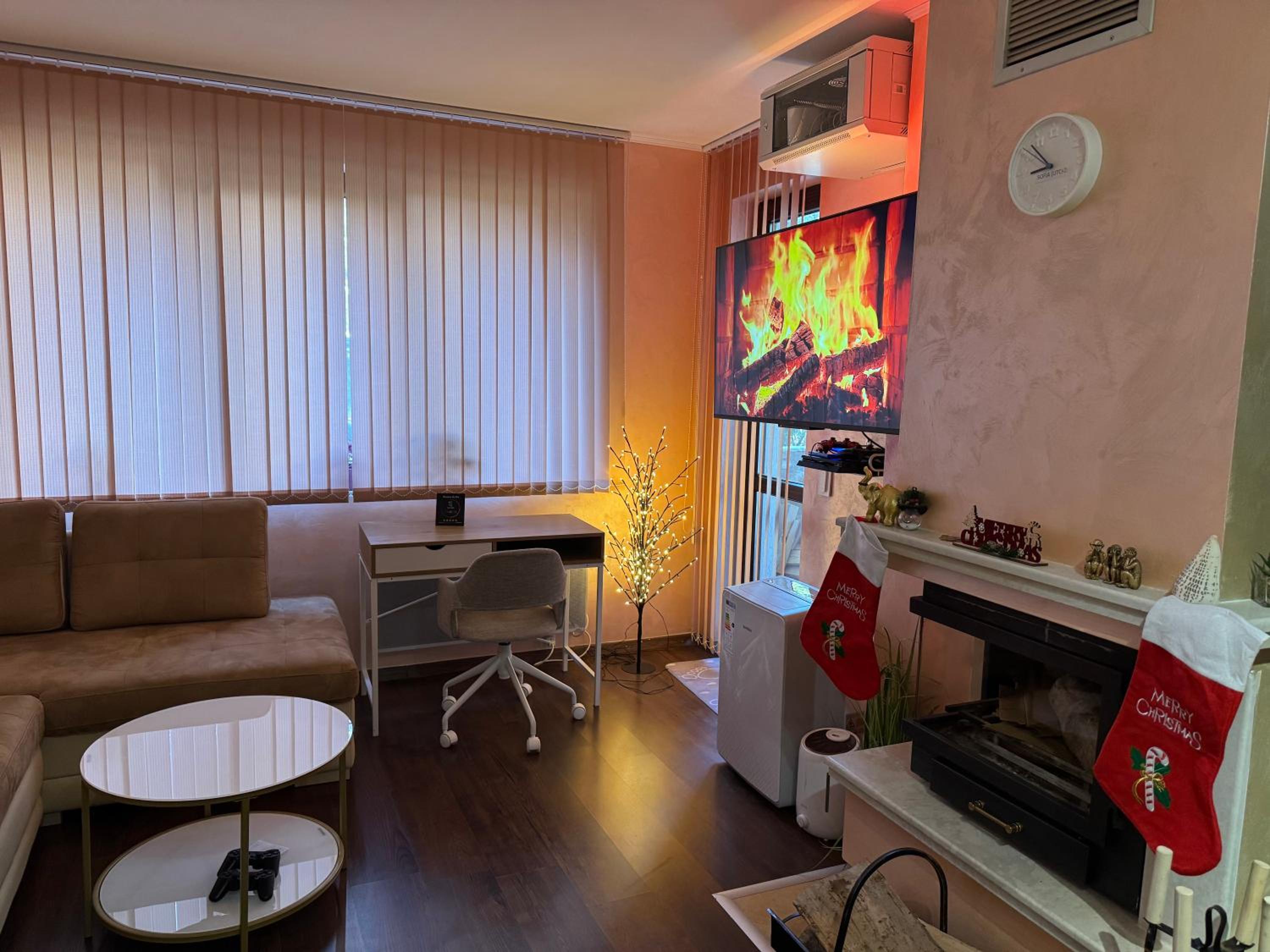 2-bedroom, 2-bathroom with fireplace and garden at Winslow Infinity