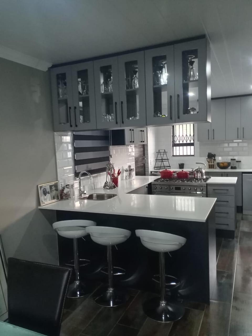 Luxury Escape OR Tambo International view 5