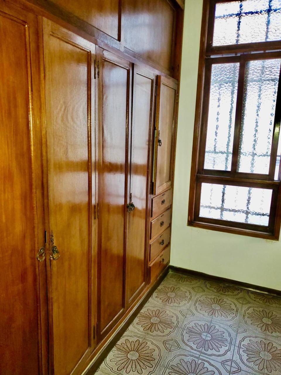 Habitación con baño privado en Espectacular casa en San Cristóbal view 3